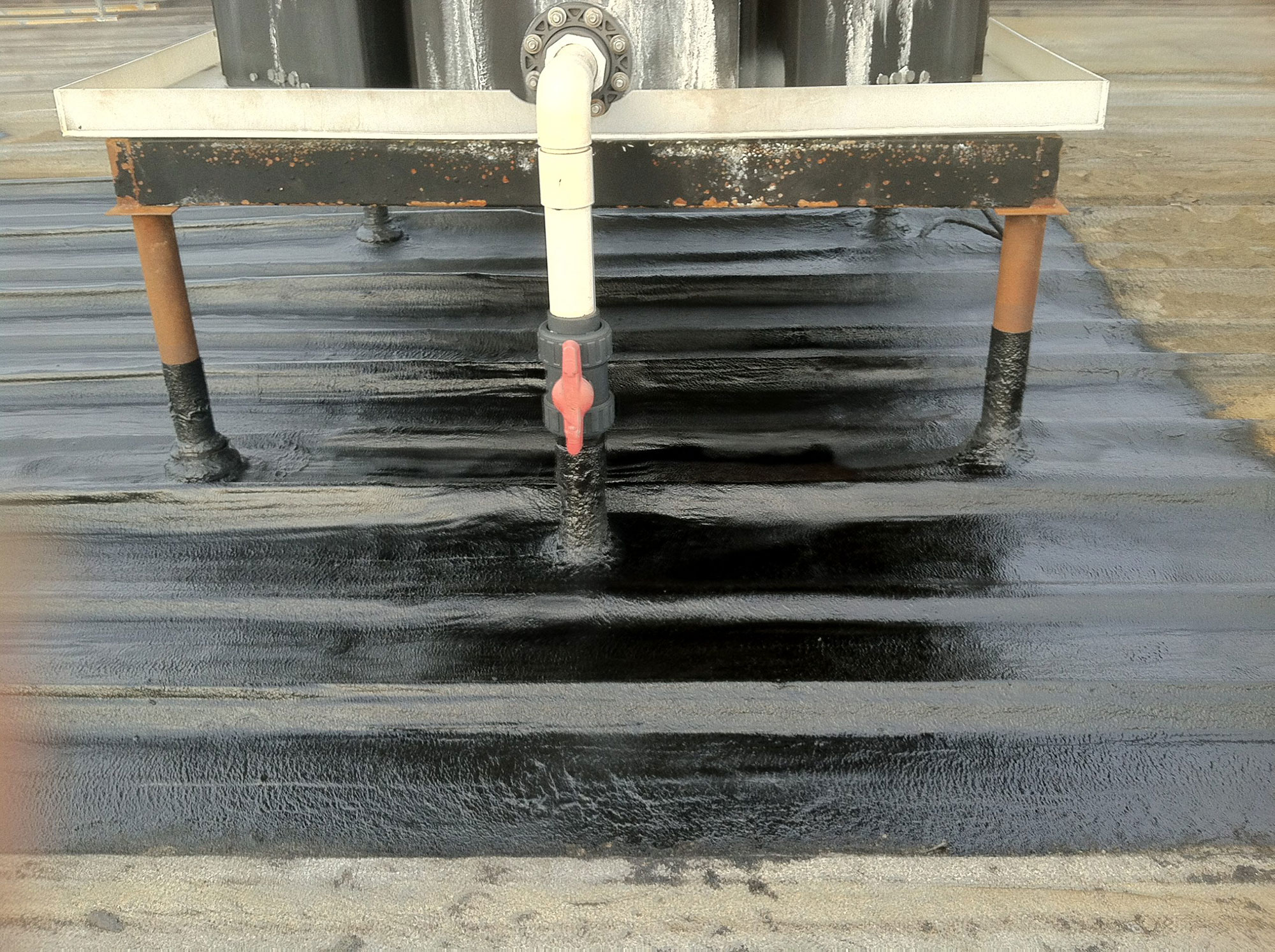 Sealing vulnerable areas with asphalt Sealing vulnerable areas with asphalt