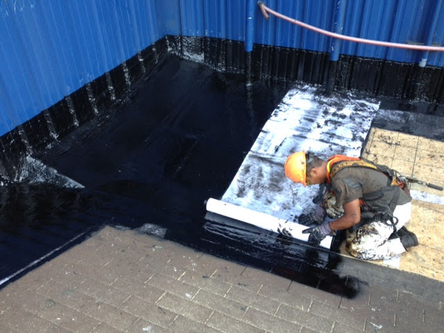 Sealing_roof_valley_on_commercial_building Sealing commercial roof valley